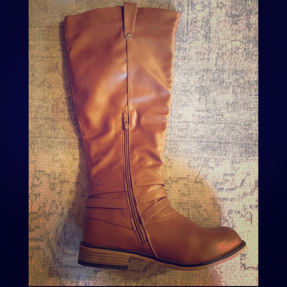 Journee Collection Walla extra-wide calf boot